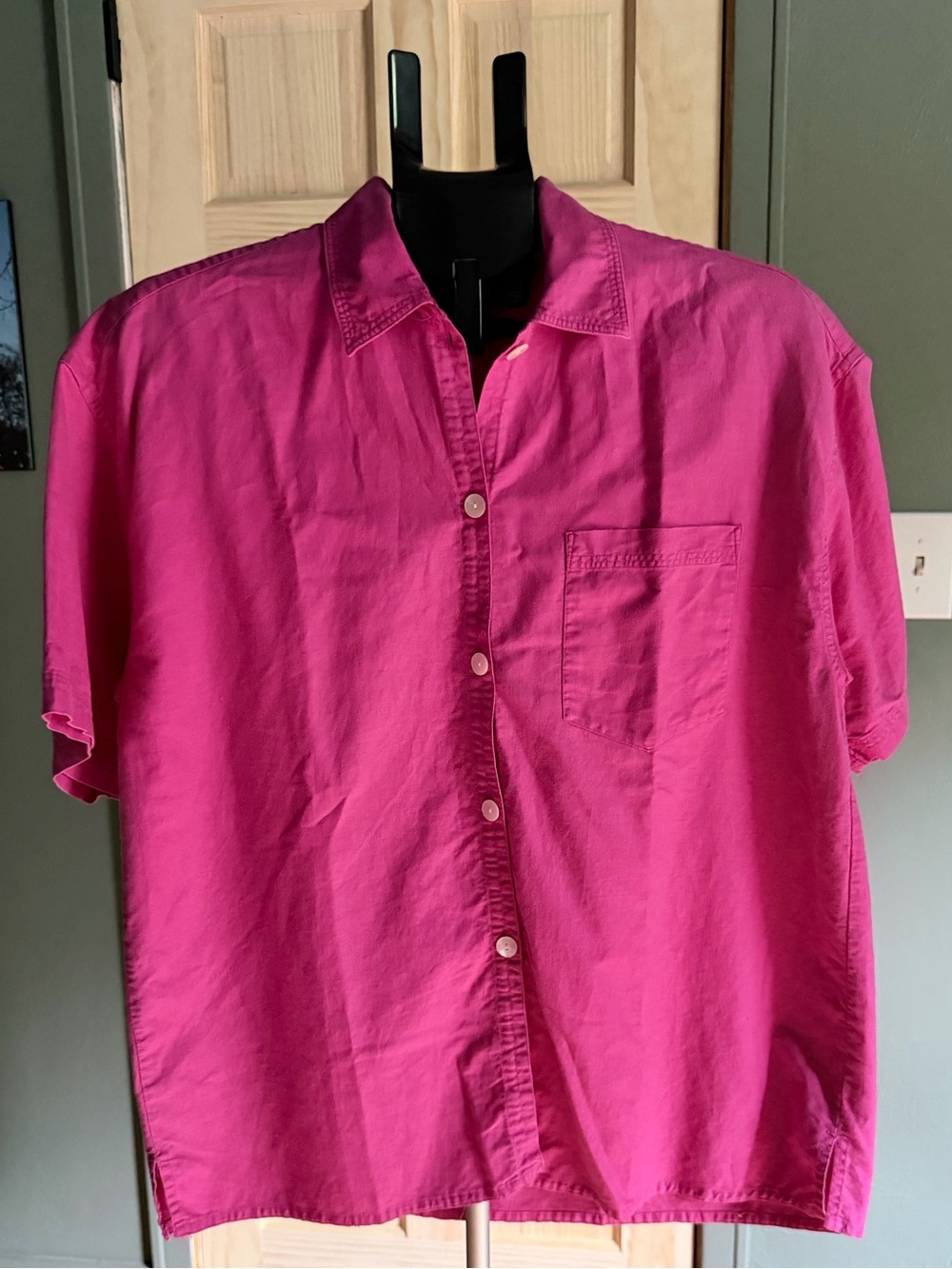 GAP Women's Short-Sleeve Button-Down Shirt in Bright Pink